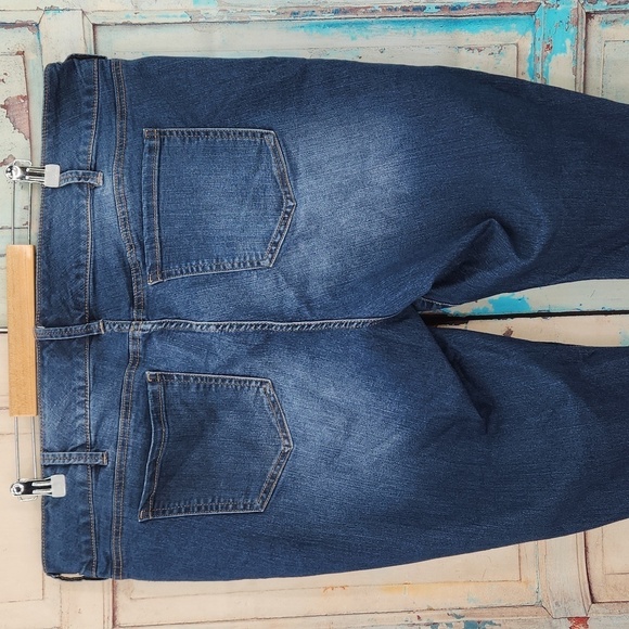 Torrid Crop Jegging- Super Stretch Dark Wash - Picture 5 of 9